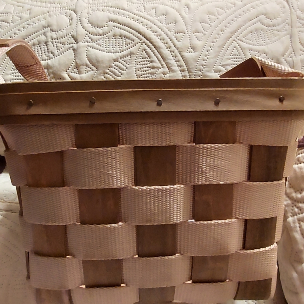 2007 Longaberger Tan Two-Tone Weaved Basket